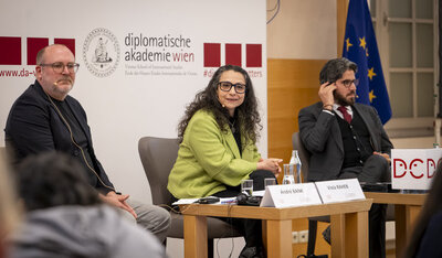  A. Bank, V. Raheb, A. Helmi © Karo Pernegger