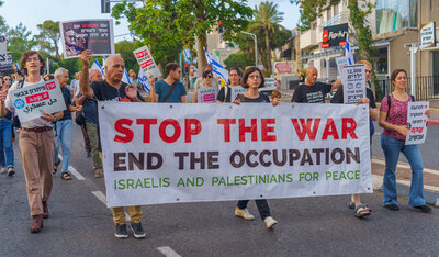 Haifa 8.3.2025 © RNDmS Shutterstock.com Demonstration in Haifa am 8.3.2025