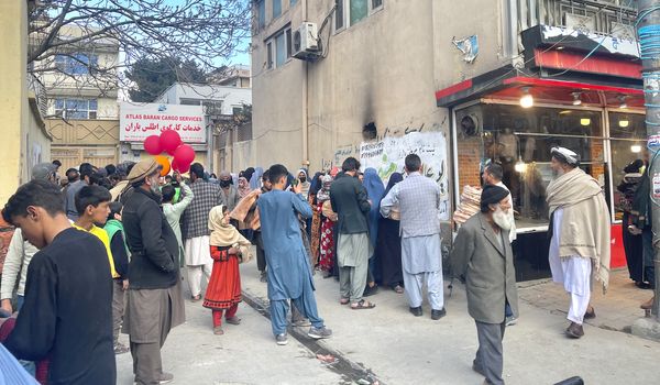 Distribution of bread, Kabul 2023, © Aadil Ahmad