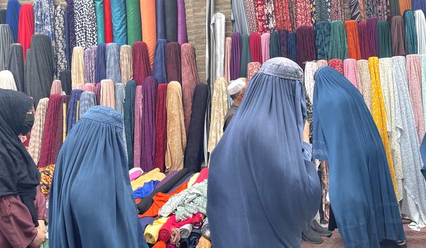Frauen in Kabul 2023 © Aadil Ahmad