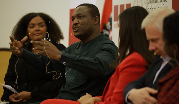 Miriam Mona Mukalazi, Joel Akhator Odigie, Michelle Amoakoh, © OXUS/VIDC Miriam Mona Mukalazi, Joel Akhator Odigie, Michelle Amoakoh, © OXUS/VIDC