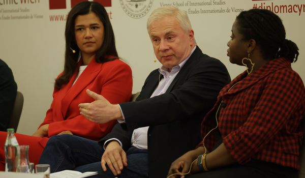 Michelle Amoakoh, Werner Raza, Ruth Mirembe, © OXUS/VIDC Michelle Amoakoh, Werner Raza, Ruth Mirembe, © OXUS/VIDC