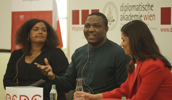 Miriam Mona Mukalazi, Joel Akhator Odigie, Michelle Amoakoh, © OXUS/VIDC Miriam Mona Mukalazi, Joel Akhator Odigie, Michelle Amoakoh, © OXUS/VIDC