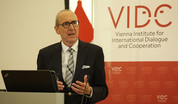 Stefan Scholz, © OXUS/VIDC Stefan Scholz, © OXUS/VIDC